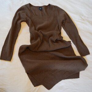 NWOT Gap Maternity Midi Sweater Dress